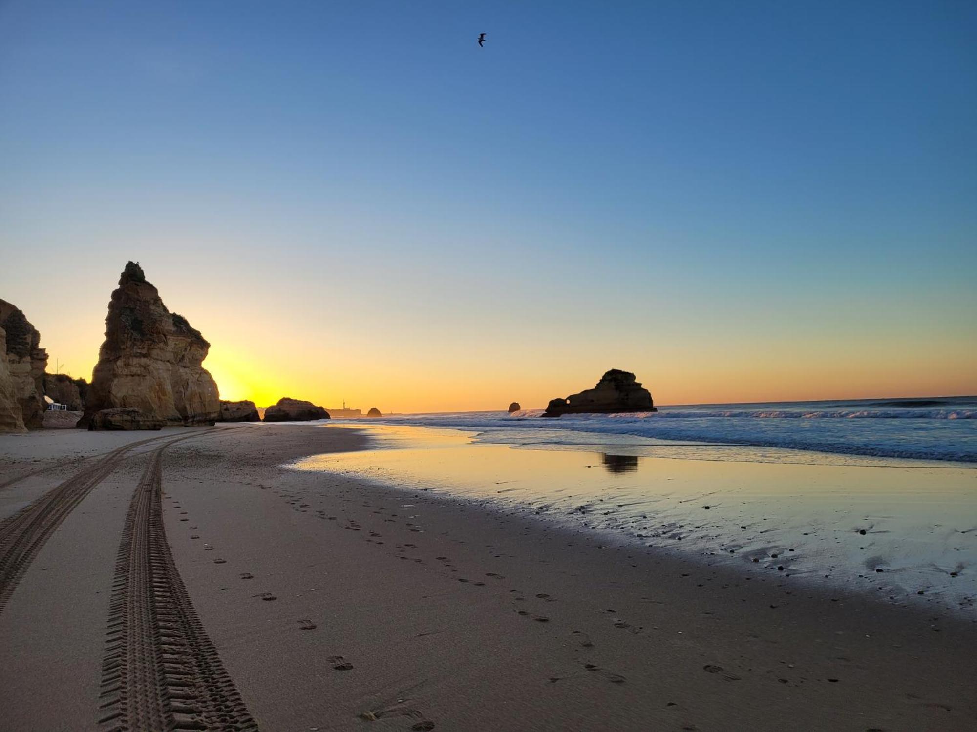 O Wow Sunset Beach And Cliffs View Portimao Bagian luar foto